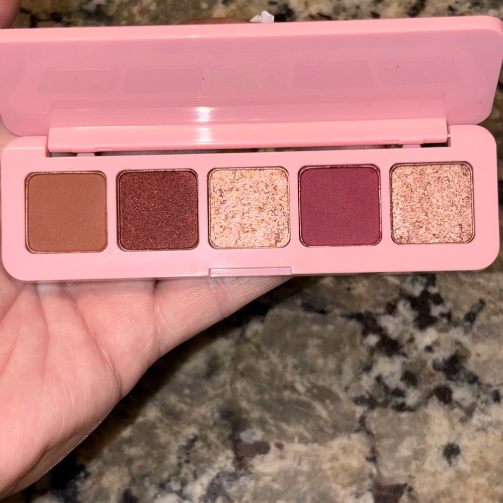 Makeup lot- Everything in original box - Picture 13 of 14